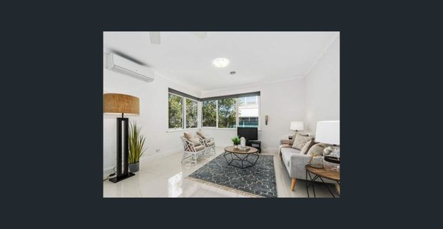 Massive retro beach apartment of house-sized proportions featuring an ultra-vogue renovation - Photo 1