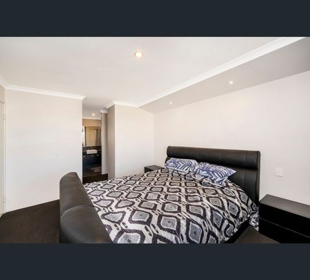 24 Gicha Close, Lake Coogee, WA 6166 - Photo 1