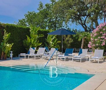 SAINT-TROPEZ - VILLAGE - 8 CHAMBRES - PISCINE - VUE MER - Photo 5