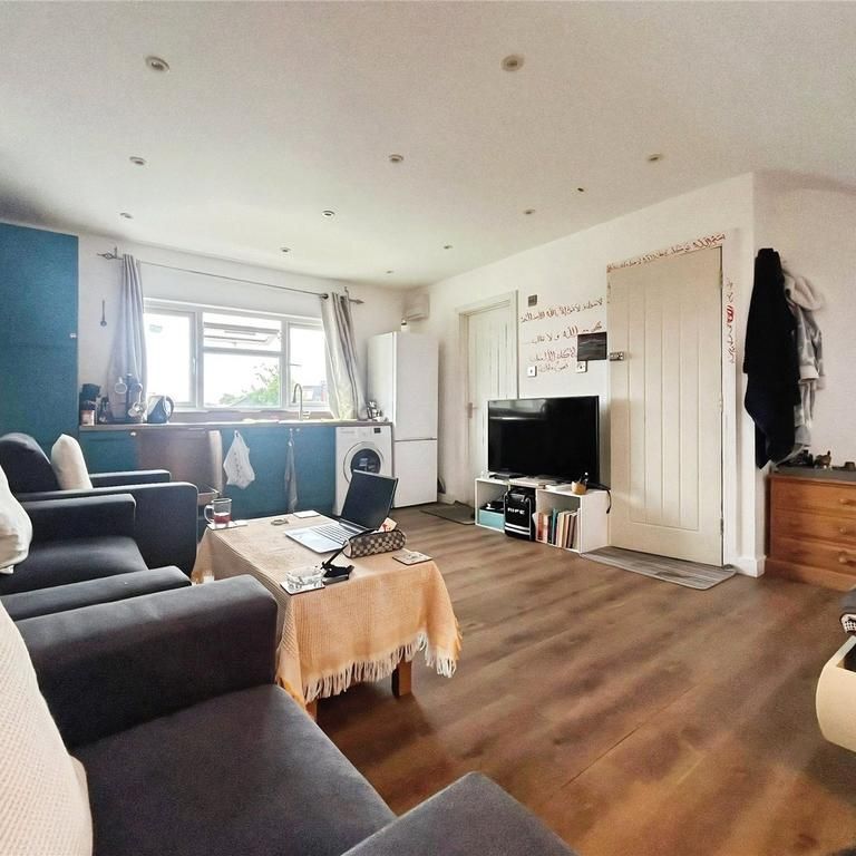 1 bedroom in a house share to rent - Photo 1