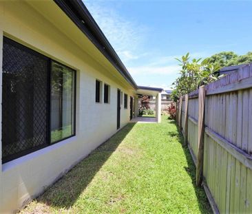 Freestanding 3 Bedroom Duplex - Double carport with Roller Door - F... - Photo 3