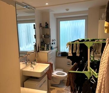 Helles, möbliertes WG-Zimmer an der Münchner Freiheit - Photo 4