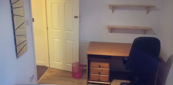 17 TEIGNMOUTH ROAD - Photo 2