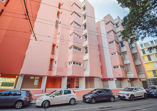 Apartamento T4 para arrendar com varanda com vista Rio