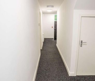 13 bedroom house of multiple occupation to rent - Photo 5