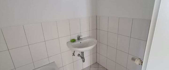 Voll möblierte 2-ZKB Wohnung in Scholven mit Aufzug und Balkon zu vermieten - Photo 1