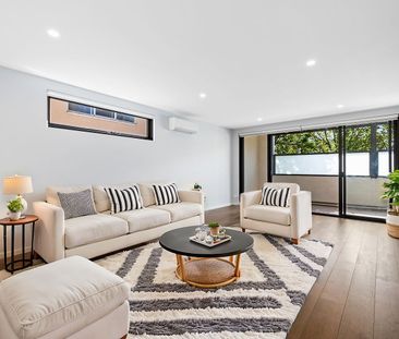 Modern, contemporary boutique apartment with sleek lines - Photo 1