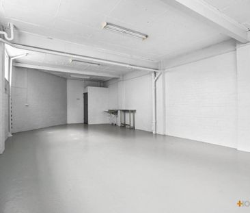 UNIQUE OPPORTUNITY | CENTRAL LOCATION | STORAGE GALORE - Photo 6