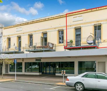 Dreamy CBD Living - Carpark Available - Photo 4