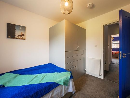 1 bedroom in a house share to rent - Photo 1