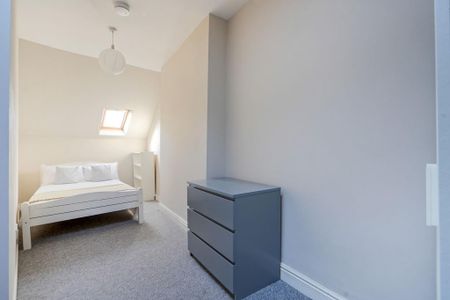 6 bedroom flat to rent - Photo 3