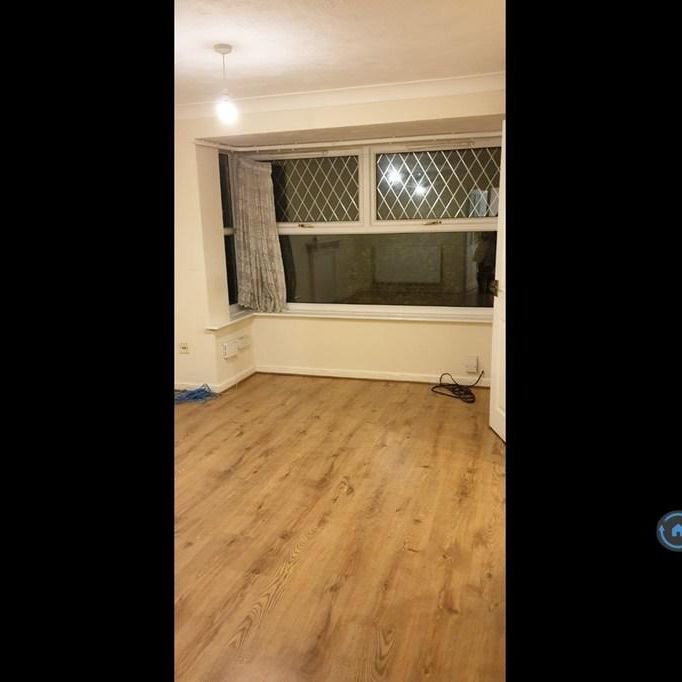 4 bedroom semi-detached house to rent - Photo 1