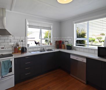 Situated in a highly sought after area, welcome to 66 Rata Street! - Photo 4