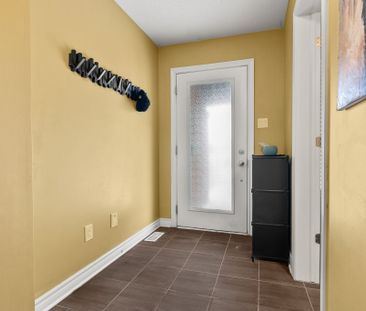 For Lease - 88 Stockholm Private, Blossom Park - Airport and Area, ... - Photo 2