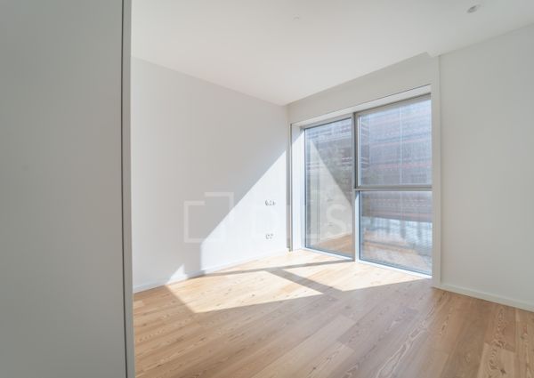 Apartamento T3 com varanda, novo, com vista mar, em Vila Nova de Gaia