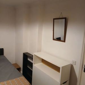 Room in a Shared Flat, Reservoir Close, CR7 - Photo 3