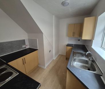 4 bedroom semi-detached house to rent - Photo 1