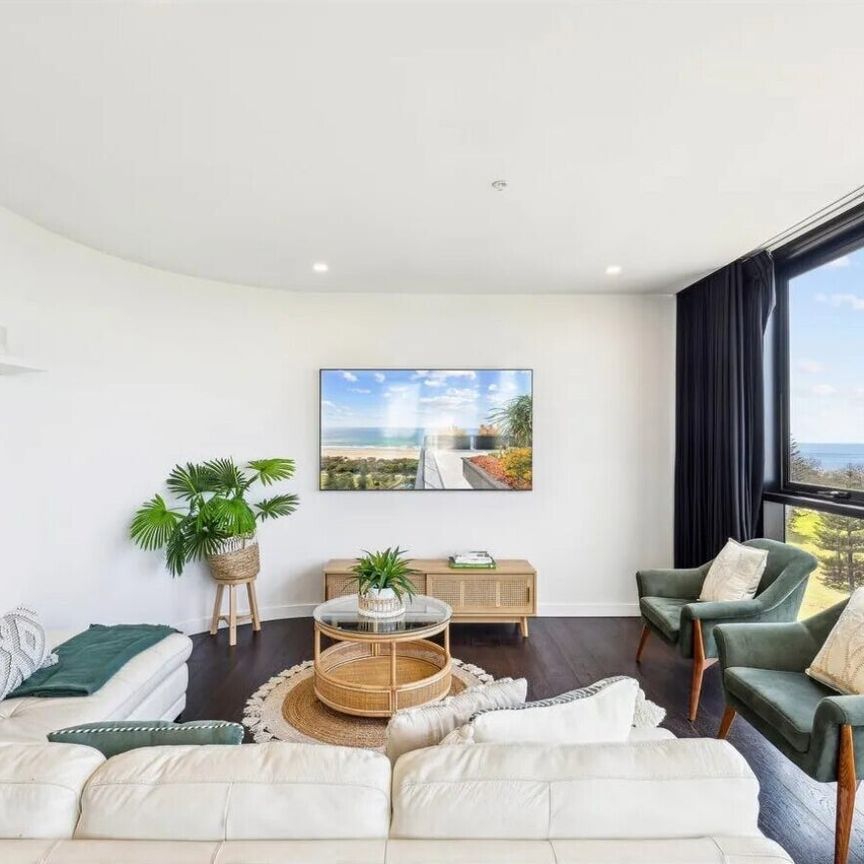 Broadbeach - Photo 1