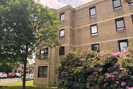 2 Bed, First Floor Flat - Photo 5