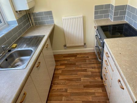 2 bedroom terraced house to rent - Photo 5