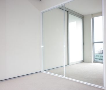 Metropolitan London Tower - Elevated City Living! - Photo 3