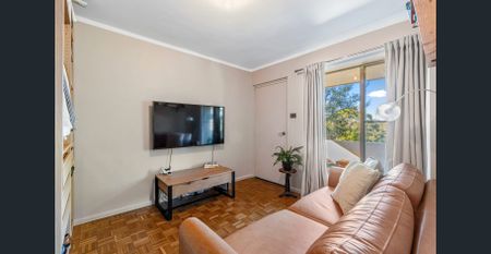 Spacious unit with modern interior in Penrith CBD - Photo 2