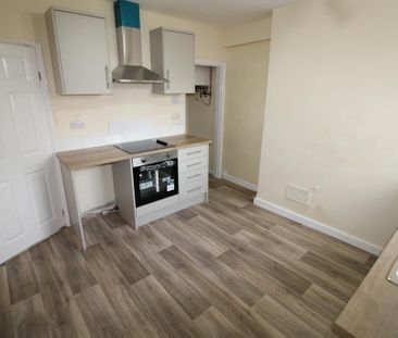 2 bedroom semi-detached house to rent - Photo 4