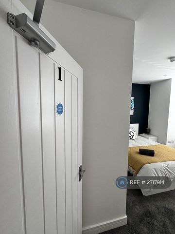 1 bedroom in a house share to rent - Photo 5