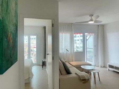 Apartamento nuevo a estrenar, amueblado, 2 dormitorios, 2 baños, terraza, ascensor, centro. - Photo 2