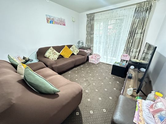 Smoothfield Court, Greater London, TW3 - Photo 1