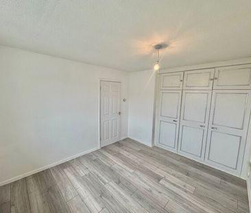 Aldergrove Walk, Hornchurch, RM12 6NT - Photo 4