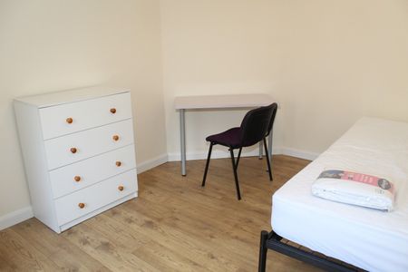 8 Trekeen Road, Penryn - Photo 5