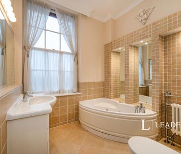 3 bedroom flat to rent - Photo 6