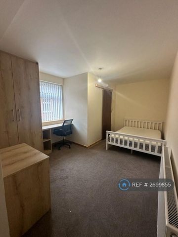 2 bedroom flat to rent - Photo 2