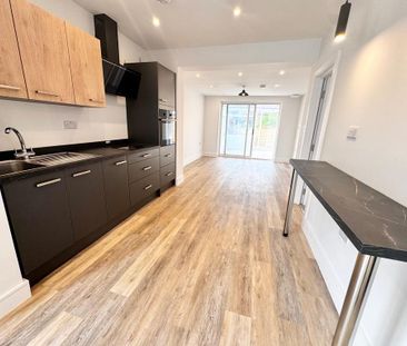 3 bedroom flat to rent - Photo 2