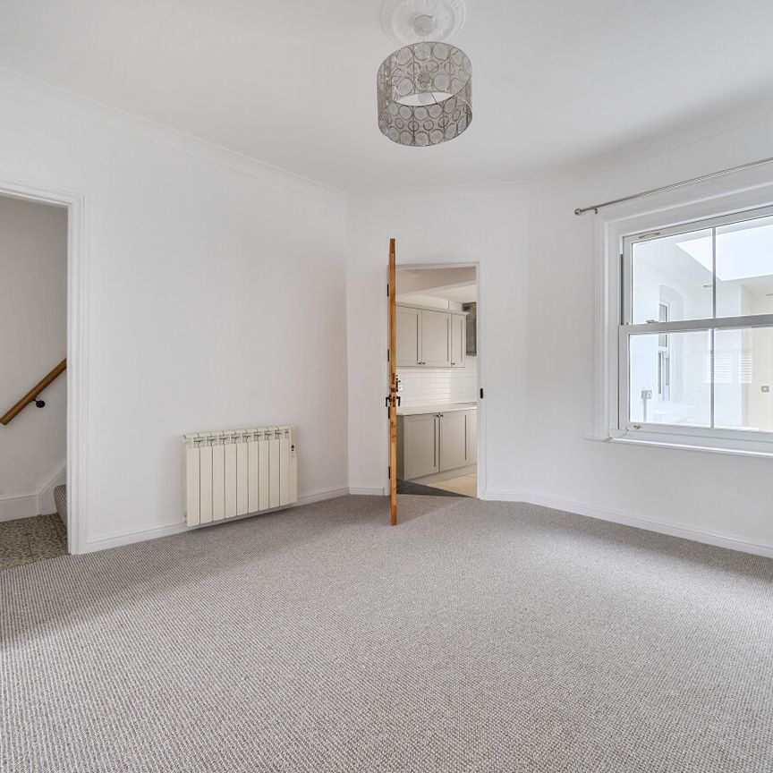 3 bedroom terraced house to rent - Photo 1