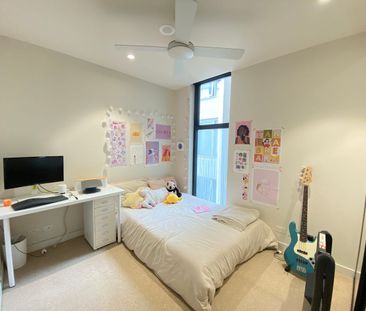 Stylish 1-Bed Apartment in West Melbourne - Photo 3