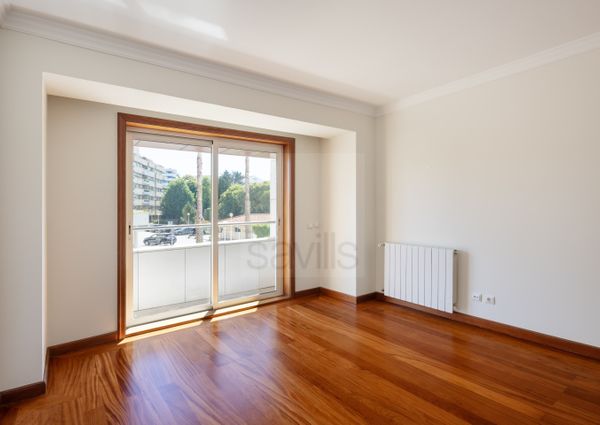 Apartamento T3+1 para arrendar em condomínio fechado na Foz