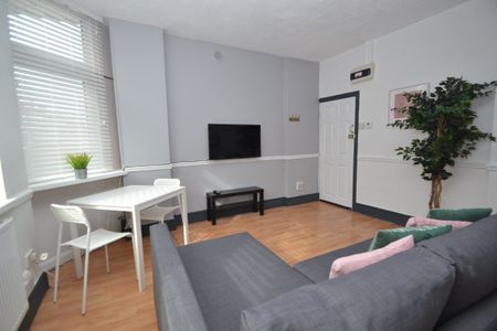 1 bed flat to rent in Tewkesbury Street, Cathays, CF24 - Photo 2