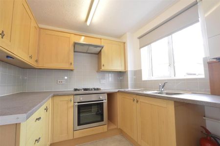 2 bedroom end of terrace house to rent - Photo 2