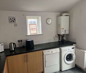 Rooms close to Hull Royal - Photo 2