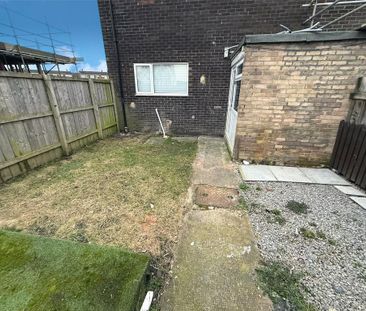 3 bedroom semi-detached house to rent - Photo 6