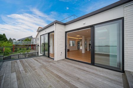 Designer 5 Bedroom Home Hillsborough - Photo 4