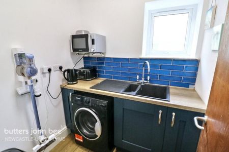 3 bedroom detached bungalow to rent - Photo 3