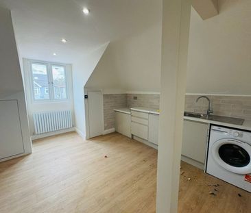 3 Bed Flat, Broomhill Road, IG3 - Photo 6