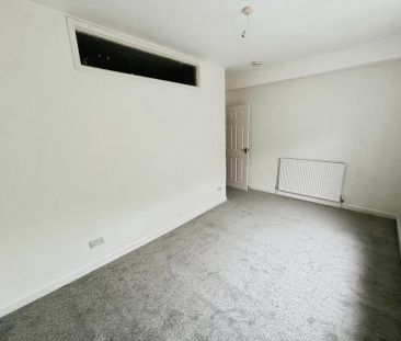 High Street - Photo 3