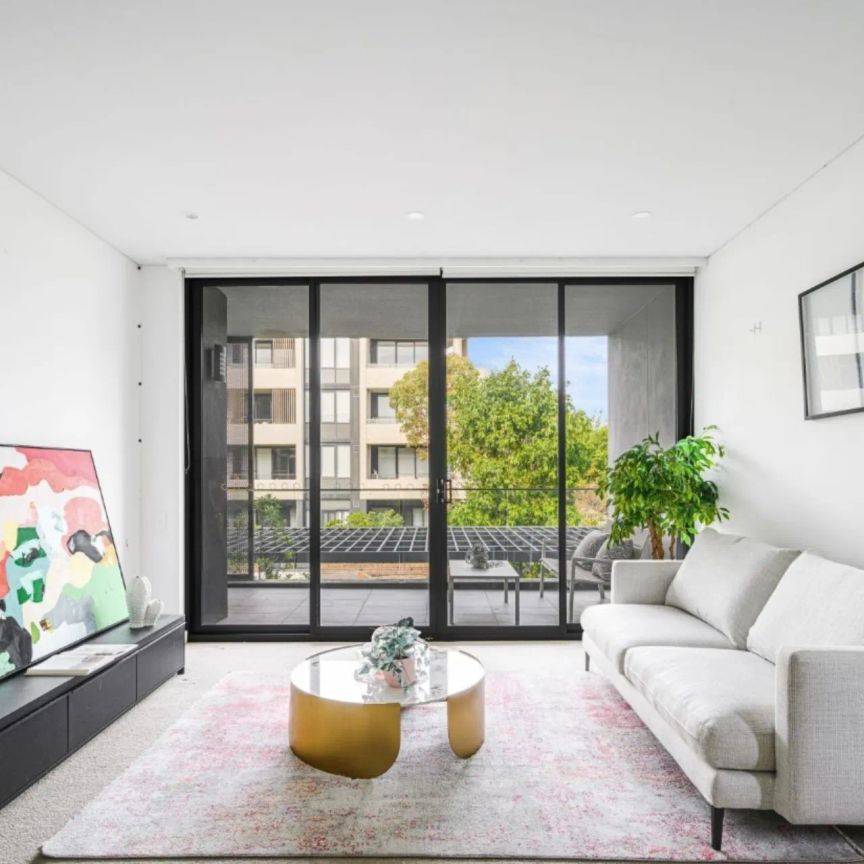 SUNDRENCHED APARTMENT IN WATERSIDE POCKET - Photo 1