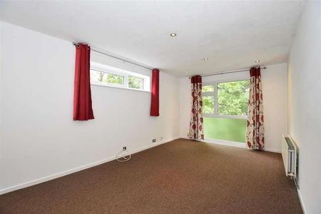 Aurum Close, Horley, RH6 - Photo 2