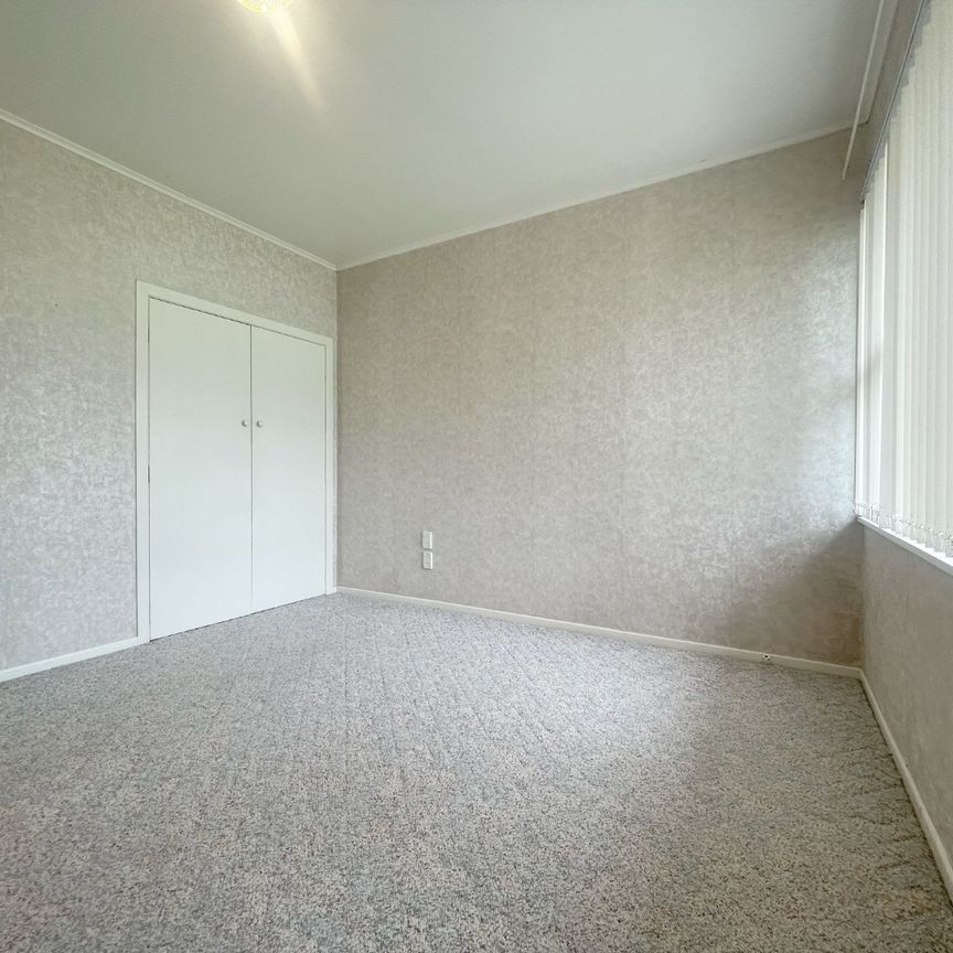 Sunny cozy two bedroom unit in a sought-after Royal Oak. - Photo 1