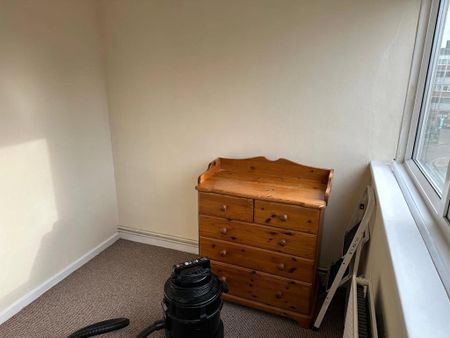 3 bedroom flat to rent - Photo 3
